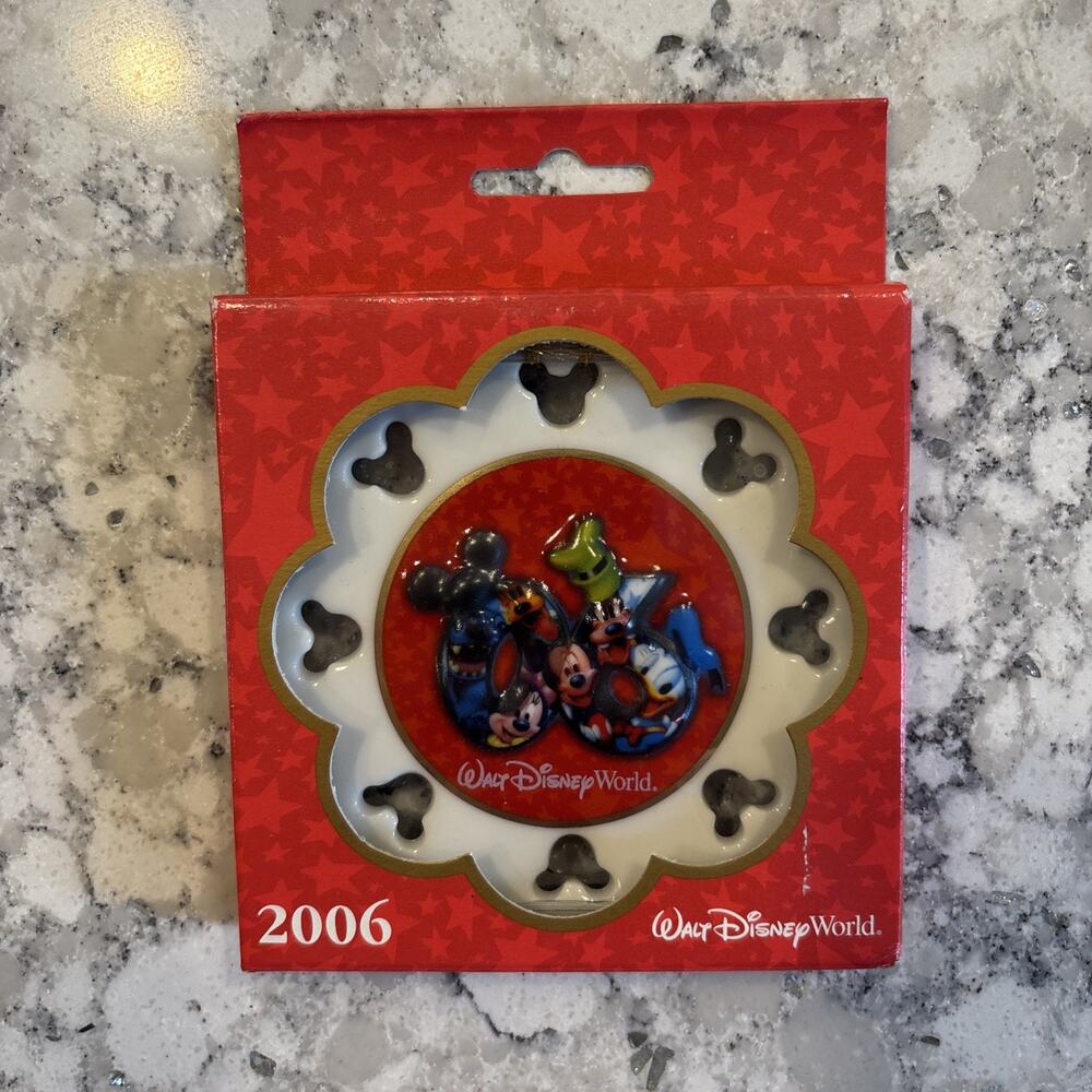 2006 Disney Collectors Glass Christmas Ornament Mickey & the Gang NIB
